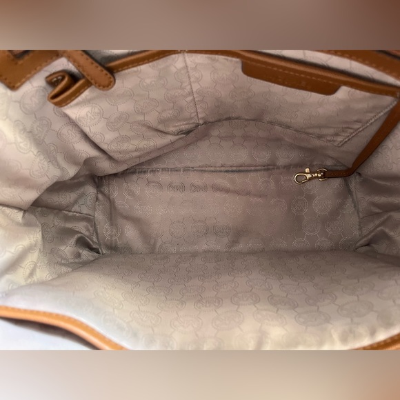 Michael Kors Charlotte Large Saffiano Leather Tote – Luggage Brown Zip Bag - Picture 6 of 8